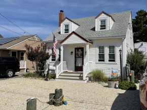 Centrally Located Cape Cod Close To The Bay And Beach In Surf City